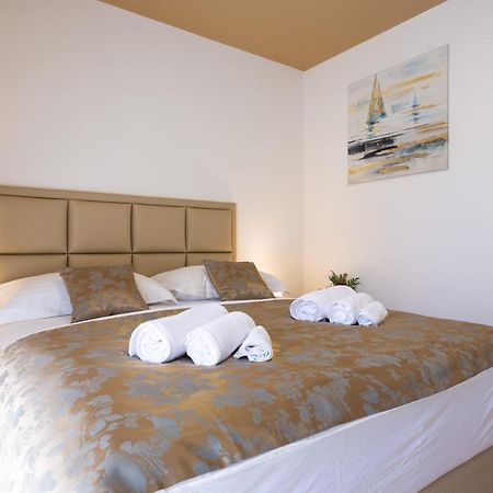 Luxury Rooms Fetivi Split Bagian luar foto