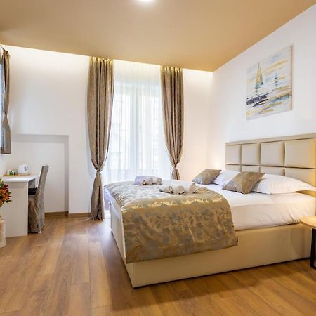 Luxury Rooms Fetivi Split Bagian luar foto