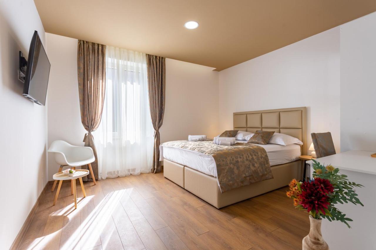 Luxury Rooms Fetivi Split Bagian luar foto