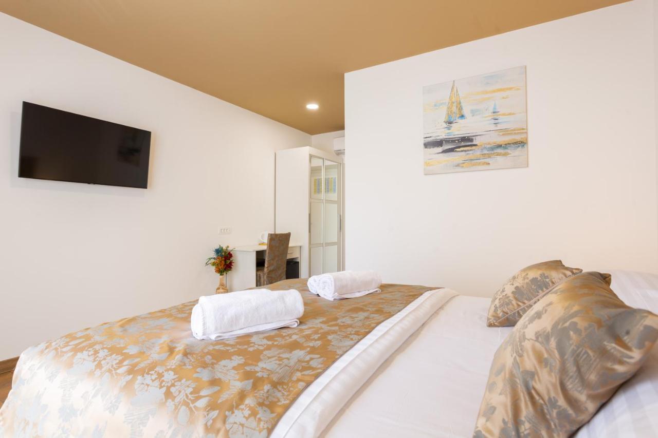 Luxury Rooms Fetivi Split Bagian luar foto