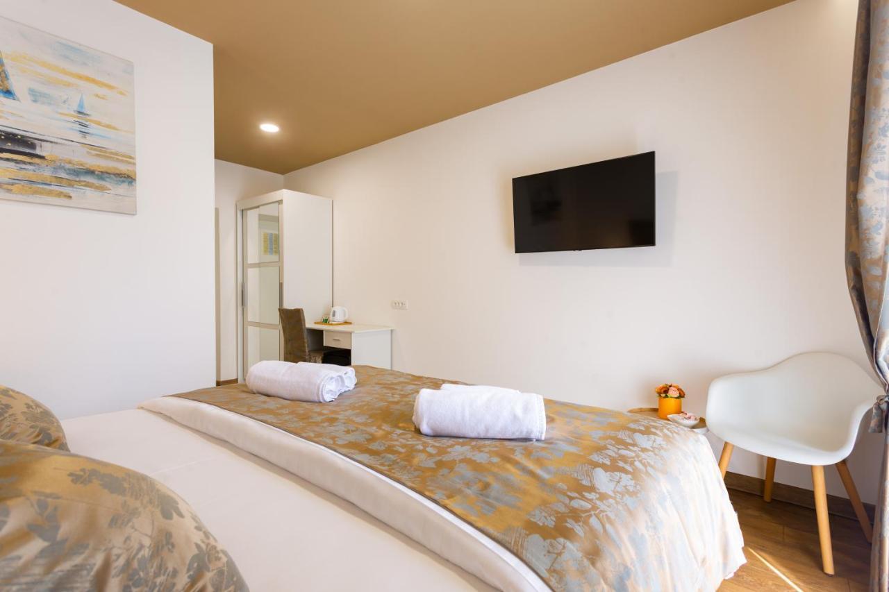 Luxury Rooms Fetivi Split Bagian luar foto